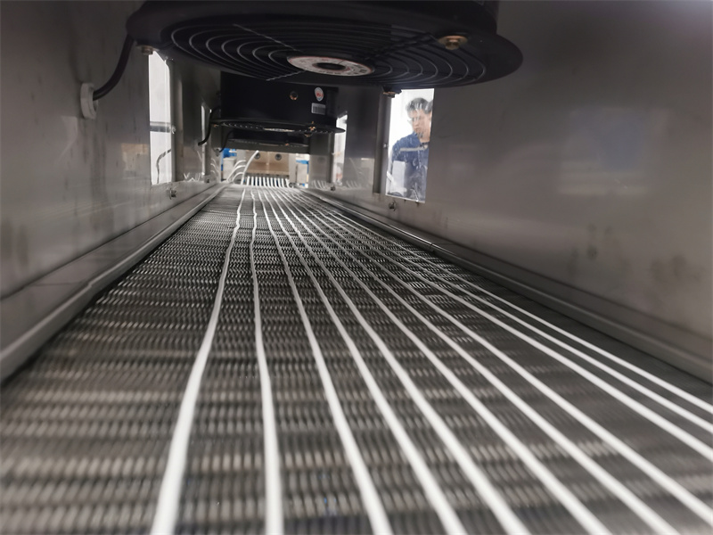 Air cooling conveyor bed